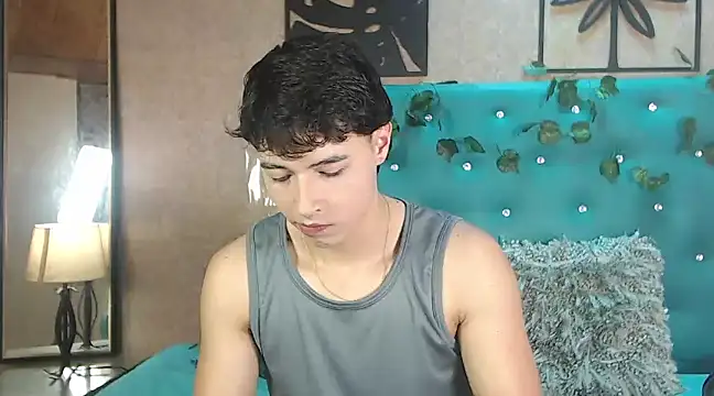 Snapshot of LiamAndrewzz chatting on February 20, 2025, 7:19 pm LiamAndrewzz online show from February 20, 2025, 7:19 pm