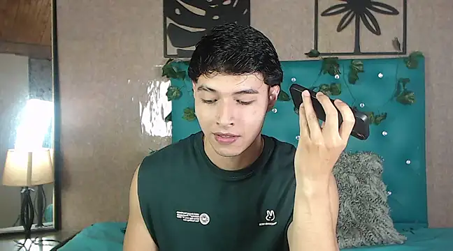 Snapshot of LiamAndrewzz chatting on February 23, 2025, 12:08 am LiamAndrewzz online show from February 23, 2025, 12:08 am