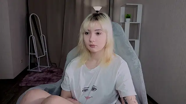 Snapshot of Nasy chatting on December 2, 2025, 5:19 pm Nasy online show from December 2, 2025, 5:19 pm