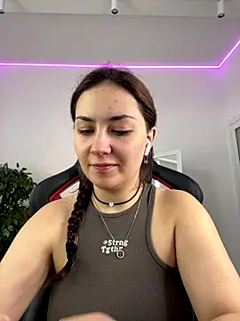 AshleySkott  online show from October 6, 2025, 8:23 am