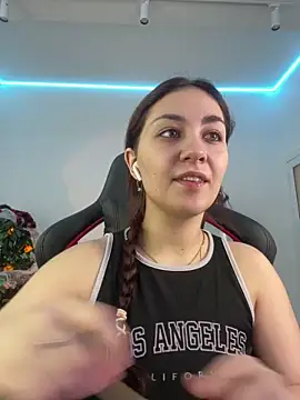 AshleySkott  online show from November 3, 2025, 8:37 am