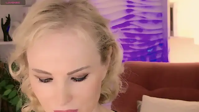 Snapshot of Sandra_Kind chatting on June 7, 2026, 5:11 am Sandra Kind online show from June 7, 2026, 5:11 am