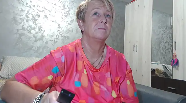 RosesandLillies online show from February 6, 2025, 5:51 pm