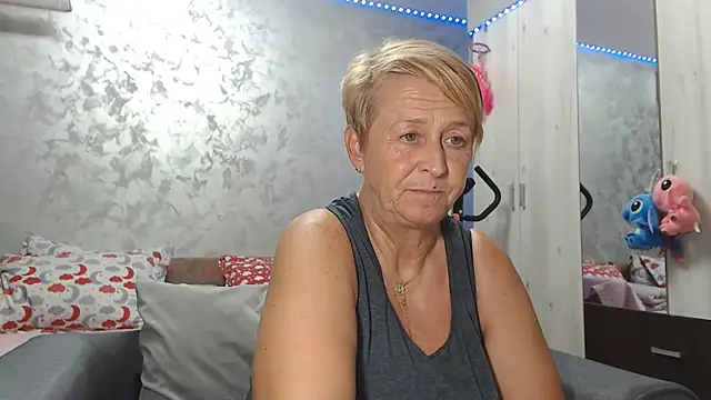 Snapshot of RosesandLillies chatting on June 21, 2026, 4:53 pm RosesandLillies online show from June 21, 2026, 4:53 pm