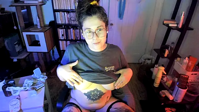 Rosiee69  online show from February 9, 2026, 9:19 pm