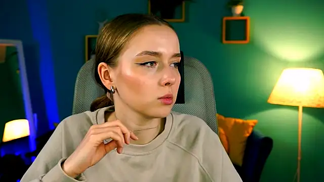 JenniferGraces online show from March 17, 2025, 3:29 pm