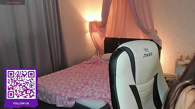 boozekirs  online show from September 13, 2025, 2:22 am