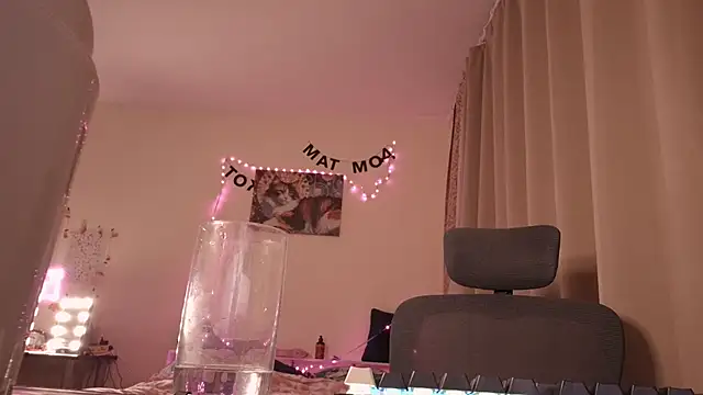 boozekirs  online show from November 26, 2025, 3:07 am