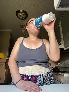 HTXBELLE online show from December 13, 2025, 8:25 pm