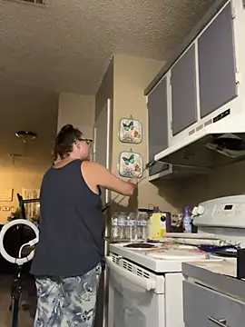 HTXBELLE online show from April 19, 2026, 9:52 am