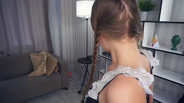 QuennaCoote online show from November 19, 2025, 5:51 am