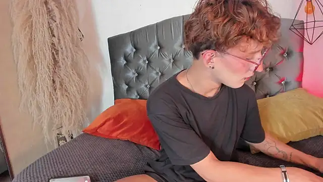 iiangel  online show from October 26, 2025, 3:34 am