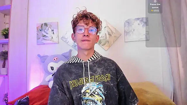 iiangel  online show from November 21, 2025, 6:50 pm