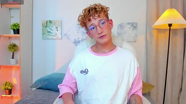 iiangel  online show from January 14, 2026, 3:23 am