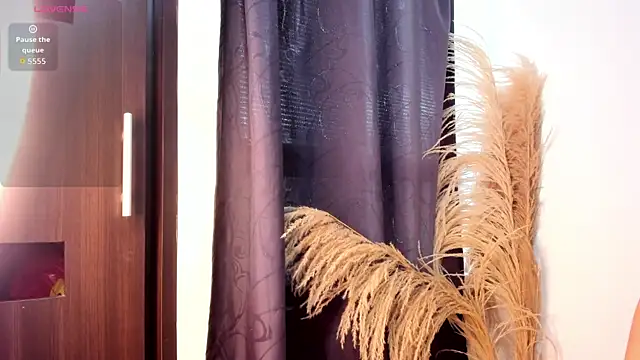 emily-777 online show from November 29, 2025, 9:18 pm