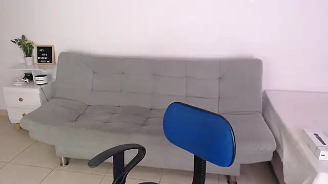 emily-777 online show from December 2, 2025, 7:42 pm