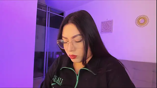 emily-777 online show from January 13, 2026, 9:09 pm