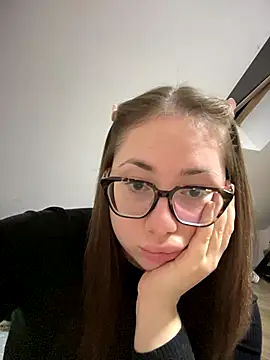 May Alisa online show from September 28, 2025, 6:57 pm