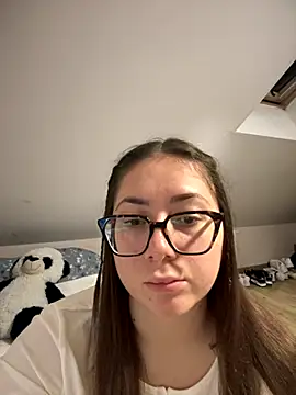 May Alisa online show from October 10, 2025, 5:23 pm