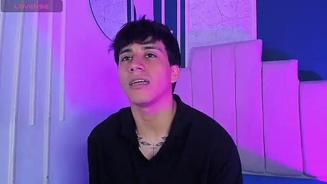 Snapshot of Allex_Cano chatting on November 12, 2025, 3:40 am Allex Cano online show from November 12, 2025, 3:40 am