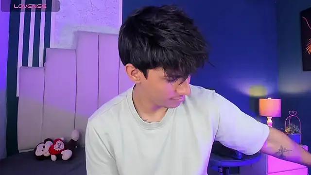 Snapshot of Allex_Cano chatting on November 16, 2025, 11:16 am Allex Cano online show from November 16, 2025, 11:16 am