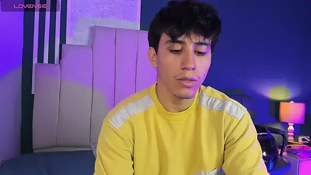 Snapshot of Allex_Cano chatting on November 17, 2025, 11:16 am Allex Cano online show from November 17, 2025, 11:16 am