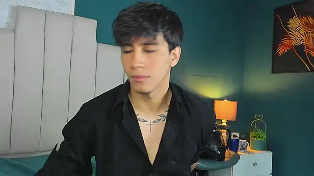 Snapshot of Allex_Cano chatting on November 18, 2025, 11:03 am Allex Cano online show from November 18, 2025, 11:03 am