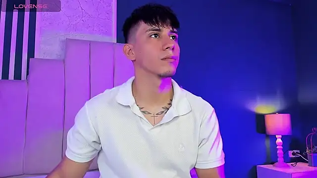 Snapshot of Allex_Cano chatting on November 23, 2025, 6:19 pm Allex Cano online show from November 23, 2025, 6:19 pm