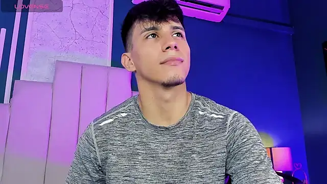 Snapshot of Allex_Cano chatting on November 27, 2025, 10:12 pm Allex Cano online show from November 27, 2025, 10:12 pm