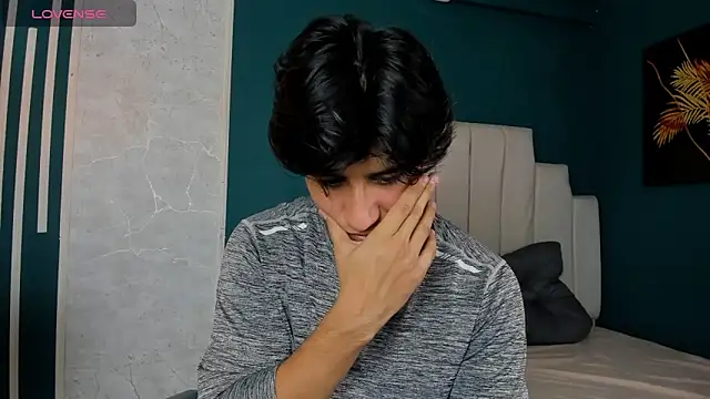 Allex Cano online show from April 22, 2026, 4:04 am