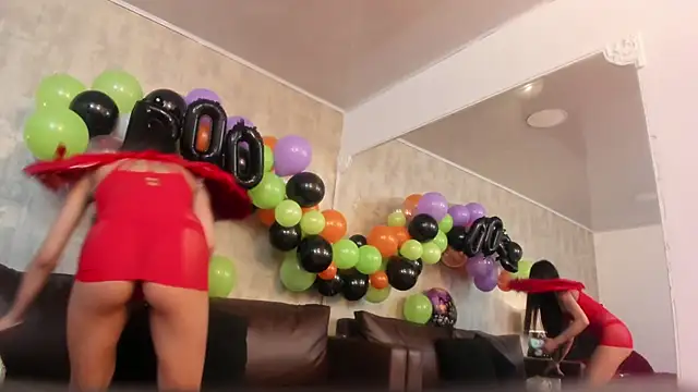 NahomyCarther online show from October 30, 2025, 4:03 am