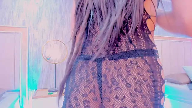 NahomyCarther online show from February 4, 2026, 2:50 am