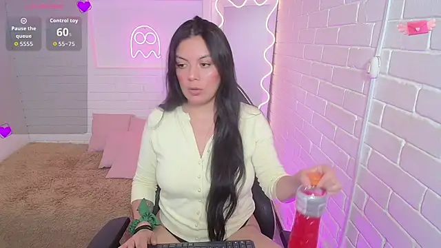 Coraline tay online show from October 2, 2025, 7:21 pm
