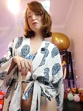 Elise Nyx online show from April 7, 2026, 1:33 pm