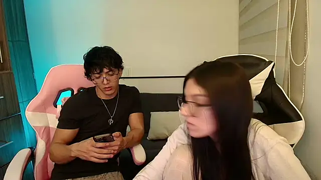 DesireLuxe online show from November 5, 2025, 6:57 am