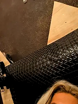 Snapshot of Glory_Max chatting on February 19, 2026, 9:22 pm Glory Max online show from February 19, 2026, 9:22 pm