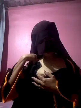 Snapshot of -Zomord chatting on February 18, 2025, 8:47 pm -Zomord online show from February 18, 2025, 8:47 pm