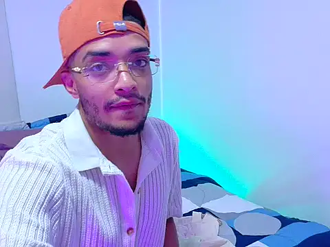 Snapshot of eross_chipre_ chatting on January 15, 2026, 5:49 pm eross chipre online show from January 15, 2026, 5:49 pm