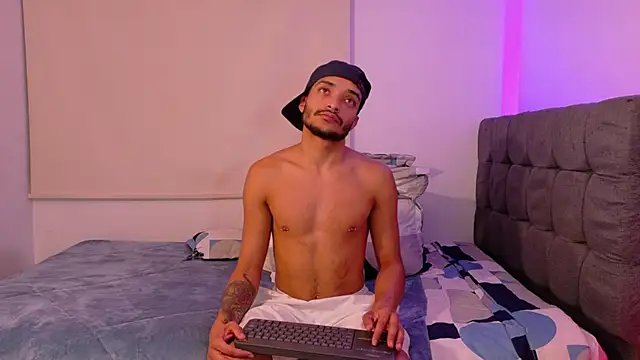 Snapshot of eross_chipre_ chatting on February 3, 2026, 6:40 am eross chipre online show from February 3, 2026, 6:40 am