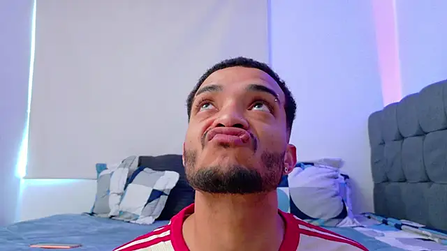 Snapshot of eross_chipre_ chatting on February 9, 2026, 8:35 pm eross chipre online show from February 9, 2026, 8:35 pm