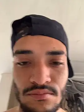 Snapshot of eross_chipre_ chatting on February 14, 2026, 9:44 pm eross chipre online show from February 14, 2026, 9:44 pm