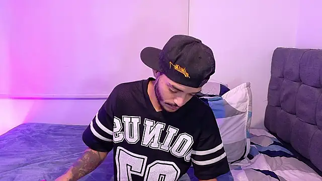 Snapshot of eross_chipre_ chatting on February 24, 2026, 4:10 am eross chipre online show from February 24, 2026, 4:10 am