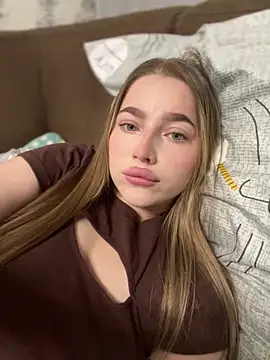 Milana mil online show from October 13, 2025, 3:34 pm