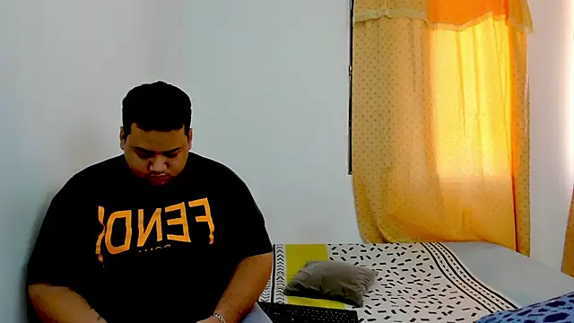 Snapshot of MICHAEL_AND_SHARON chatting on February 5, 2026, 6:56 pm MICHAEL AND SHARON online show from February 5, 2026, 6:56 pm