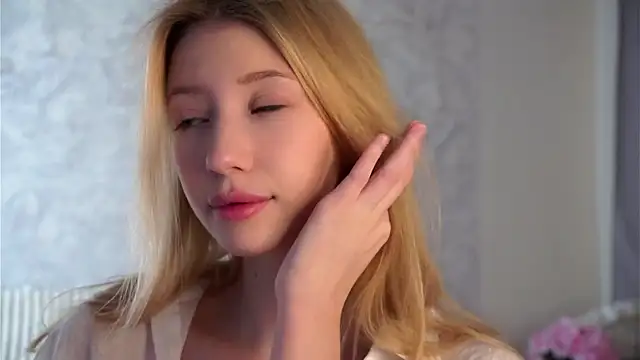 SunnivaCovil online show from April 19, 2026, 3:11 pm