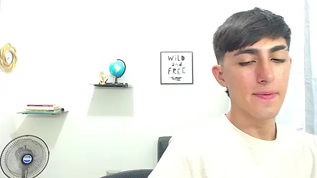 Snapshot of babymaik chatting on February 21, 2025, 11:43 pm babymaik online show from February 21, 2025, 11:43 pm