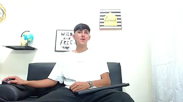 Snapshot of babymaik chatting on March 21, 2025, 8:29 pm babymaik online show from March 21, 2025, 8:29 pm