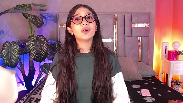 Tyla Ks online show from September 13, 2025, 7:35 pm