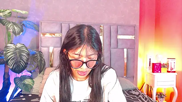 Tyla Ks online show from September 24, 2025, 7:39 pm