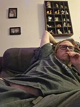 Snapshot of Smallone327 chatting on February 15, 2026, 5:37 am Smallone327 online show from February 15, 2026, 5:37 am